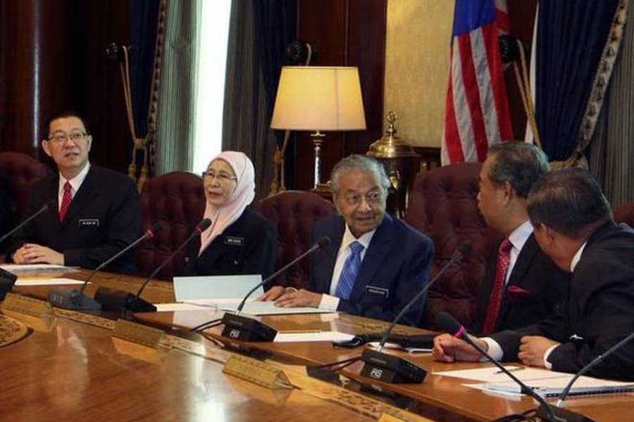 Mahathir to review MH370 search contract