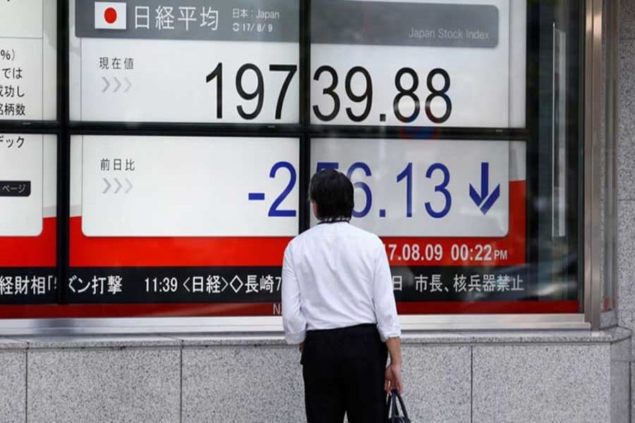 Asian shares wobbly as risk sentiment sours, euro buoyant