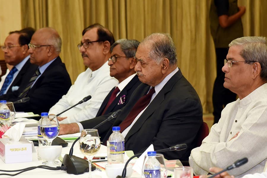 Oikyafront team at Ganabhaban for talks with Hasina