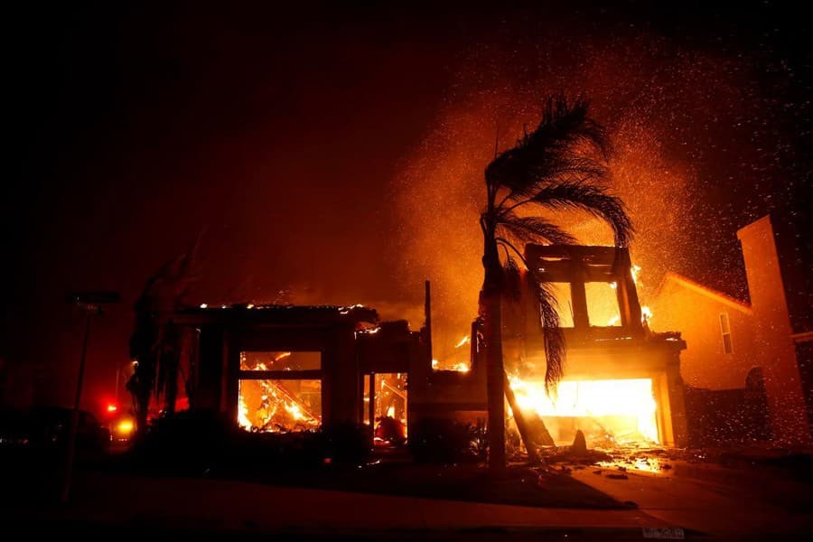 California wildfires kill nine; over 150,000 evacuated