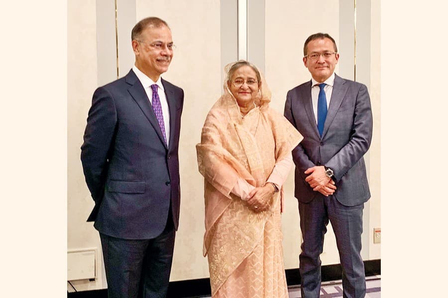Mitsubishi CEO, Summit Group founder meet PM