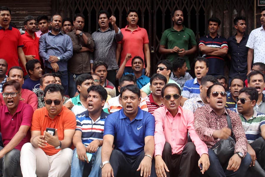 JCD faction padlocks BNP central office
