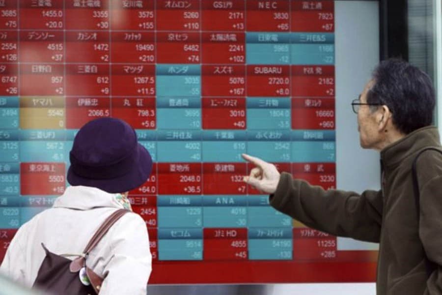 Asian stocks mixed after Wall Street retreats