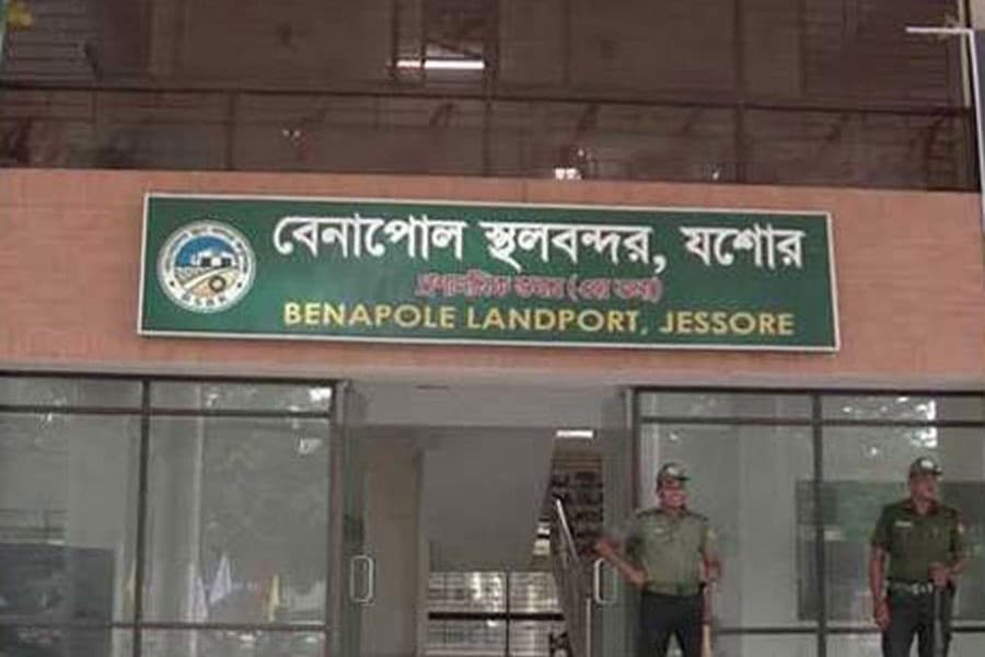 Facilitating land customs stations