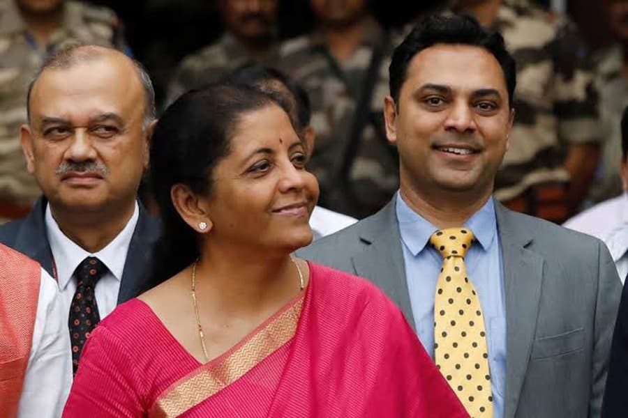 India cuts corporate tax rate to 25pc in bid to revive growth