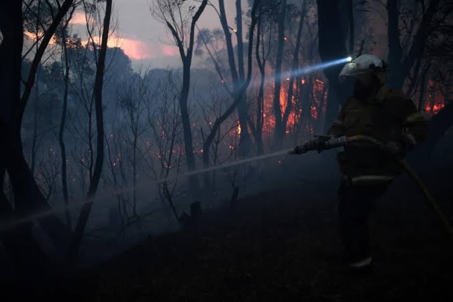 Australian bushfires kill two, 150 homes destroyed