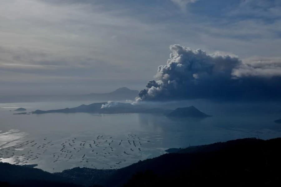 Philippines on alert as volcano spews ash 15km into the sky