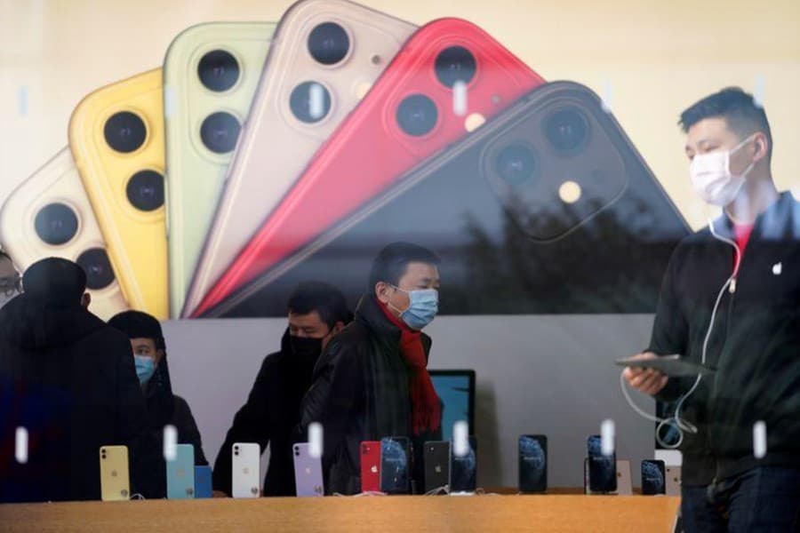 Apple warns coronavirus will hurt iPhones supplies
