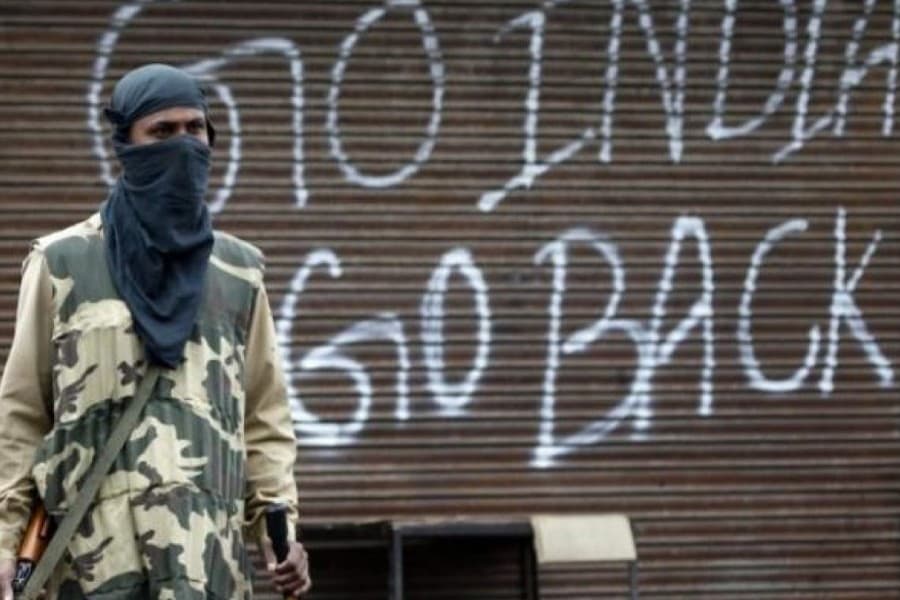 India's internet curbs in Kashmir hamper coronavirus fight