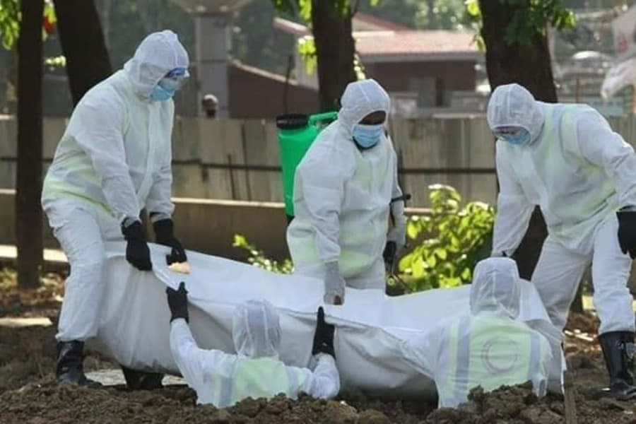 Volunteers work relentlessly for burials during COVID-19 pandemic