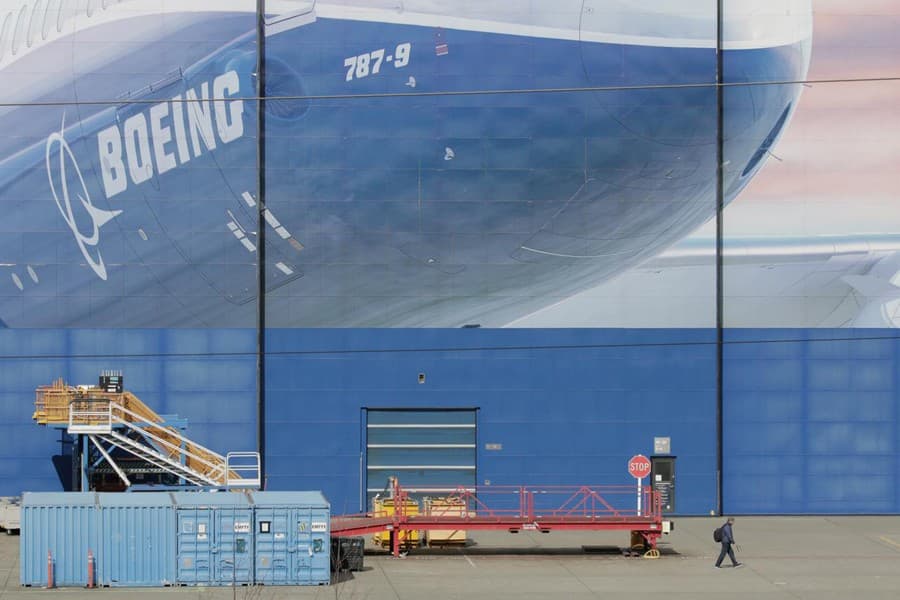 Boeing eyes major bond issue to raise funds