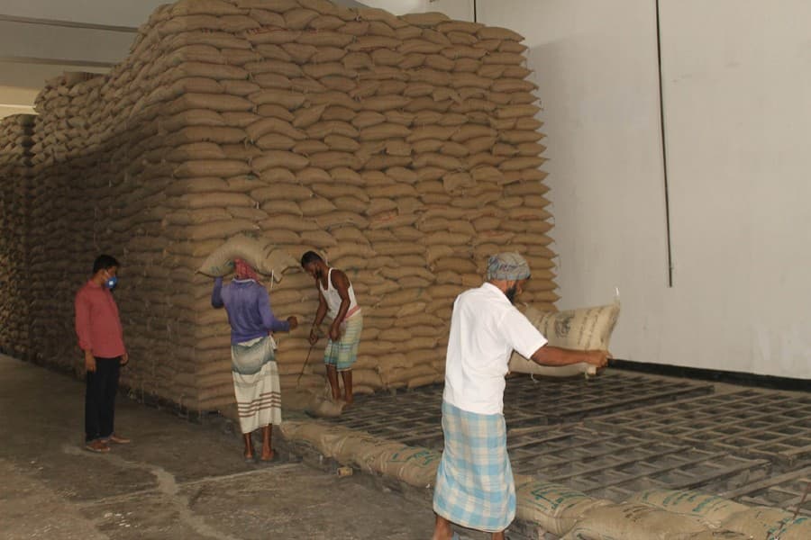 Govt decides to import rice amid price surge after millers renege on agreed price