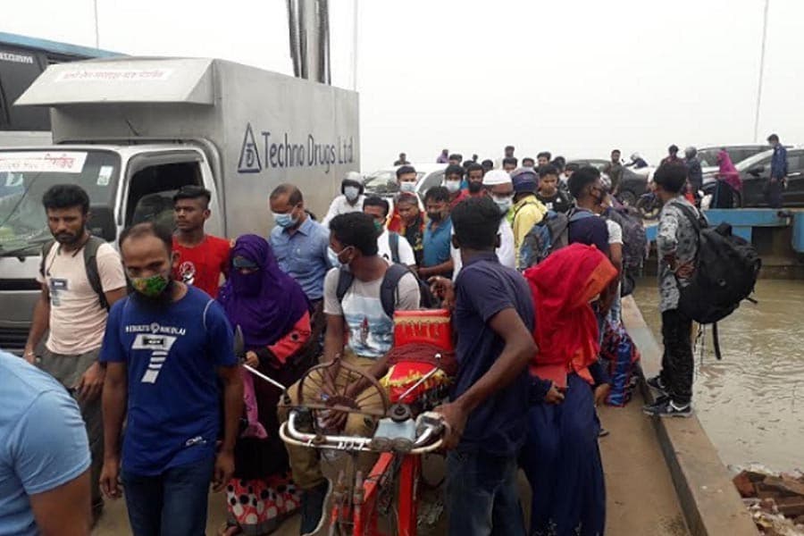 Turbulent Padma disrupts ferry service on Daulatdia-Paturia waterway