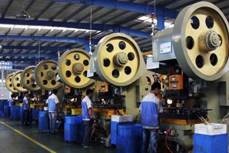 India's factory output rebounds in Aug after four months of contraction