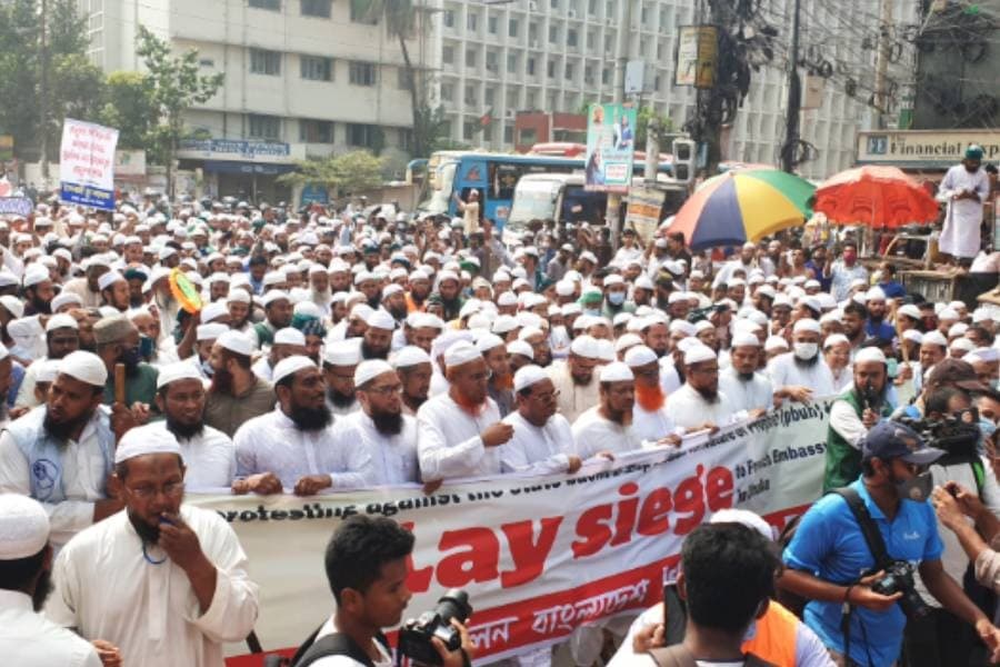 Depicting Prophet: Thousands protest with call to boycott French goods