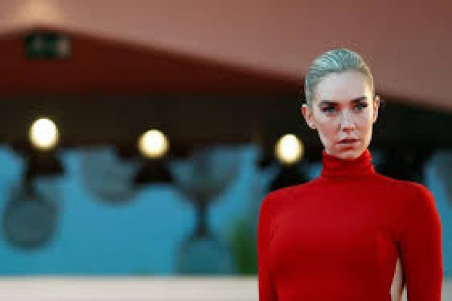 Vanessa Kirby conveys miracle of childbirth in 'Pieces of a Woman'
