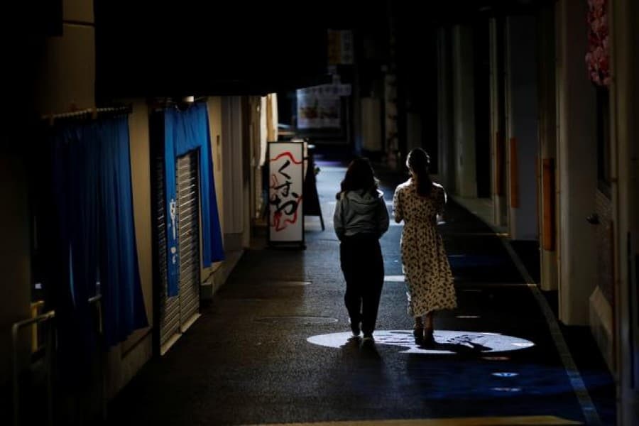 Japan's households, firms keep piling up cash at record pace