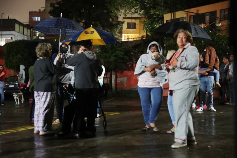 Powerful quake shakes southwest Mexico; one dead