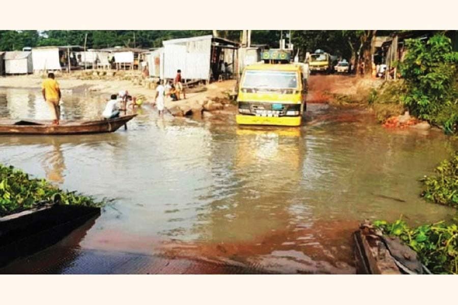 Flash flood leaves many marooned in Chandpur