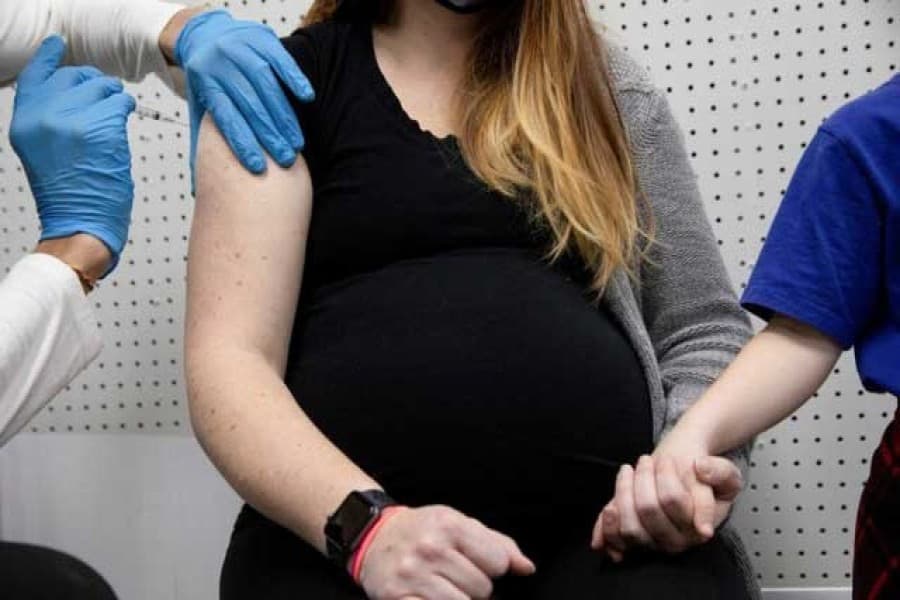 Vaccinated pregnant women pass antibodies to babies