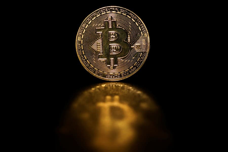 JPMorgan's Dimon blasts bitcoin as 'worthless'
