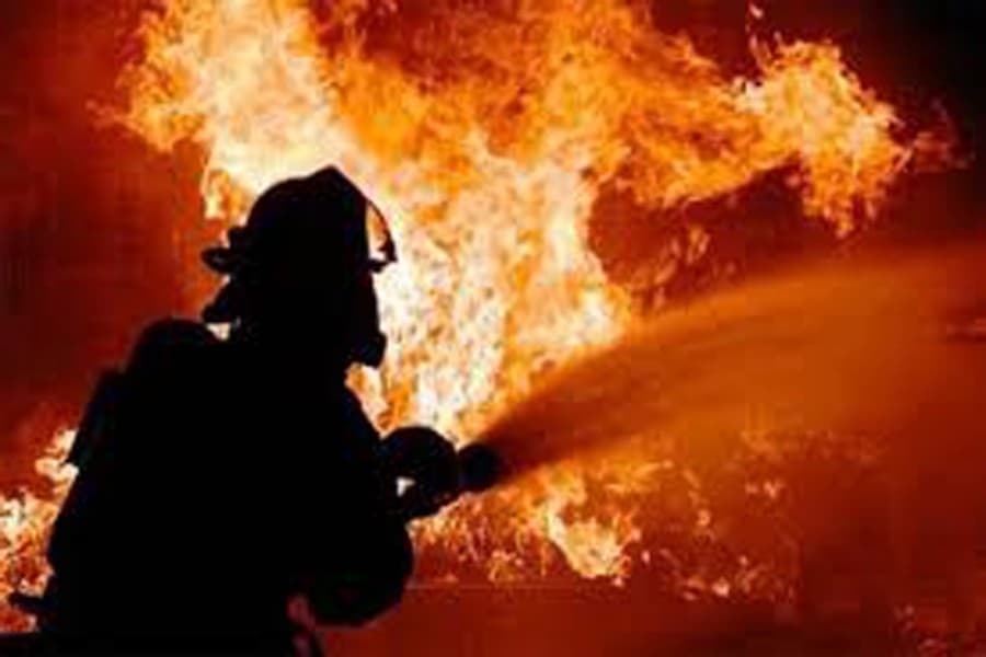 Jhut godown catches fire in Gazipur