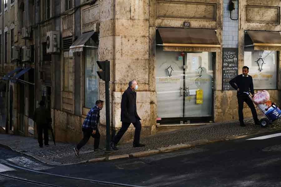 Portugal detects 13 cases of omicron variant at Lisbon football club