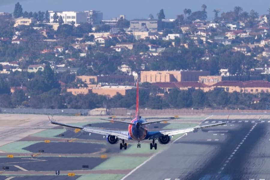 Major US airline CEOs warn 5G could ground some planes