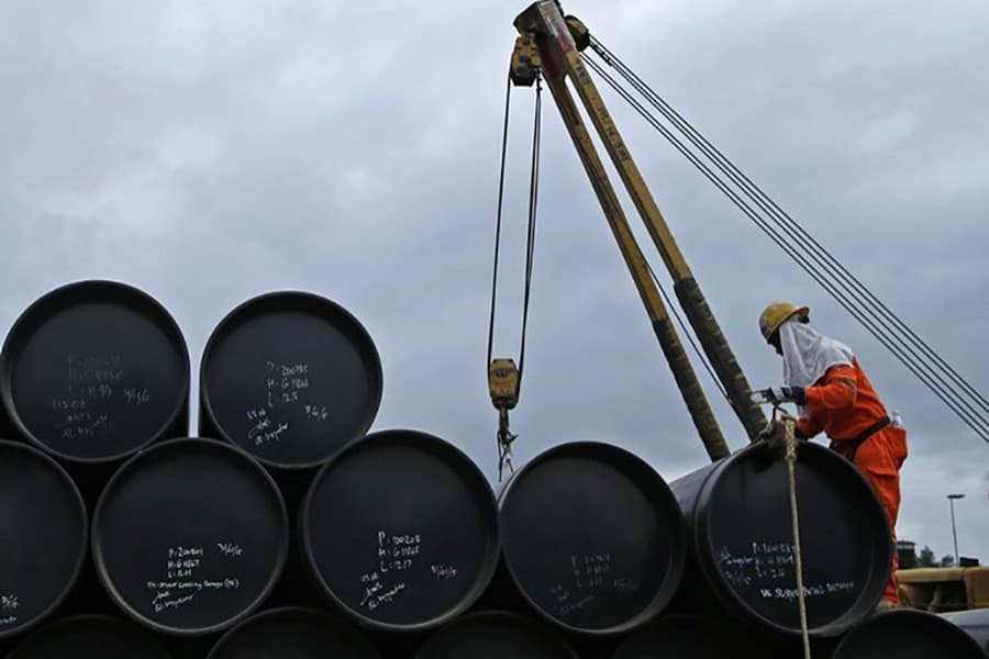 Oil hit 7-year highs amid tension in Middle East