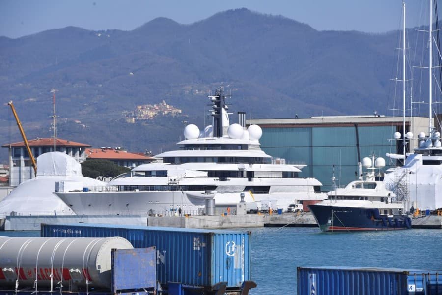 Italy impounds luxury yacht linked to Russian president
