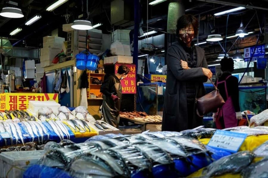 Inflation at 24-yr high adds to strains in South Korea's economy