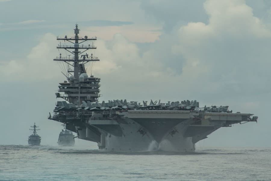 US aircraft carrier arrives in South Korea as warning to North